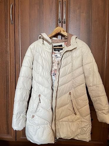 Женская зимняя куртка в отличном состоянии. Красивый бежевый цвет с