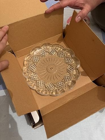 Стеклянная сервировочная тарелка/основание для этажерки - Материал