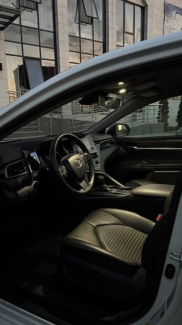 Транспорт: Toyota Camry: 2021 г., 2.5 л, Автомат, Бензин, Седан — 6