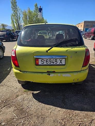 camry 2 4: Daihatsu Sirion: 1998 г., 1 л, Механика, Бензин, Хэтчбэк — 5