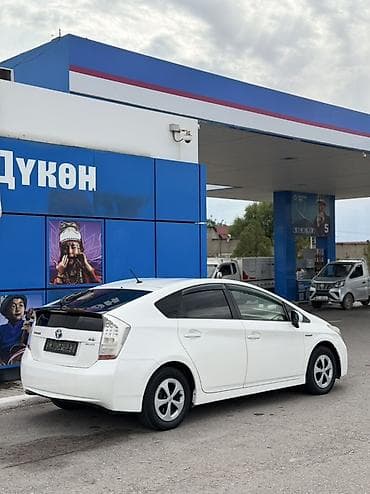 Унаа сатуу: Toyota Prius: 2013 г., 1.8 л, Гибрид, Хетчбек — 3