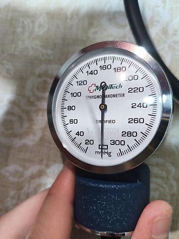 бойрок давления: Механический тонометр MediTech MT-20.Так же имеется небольшая царапина — 2