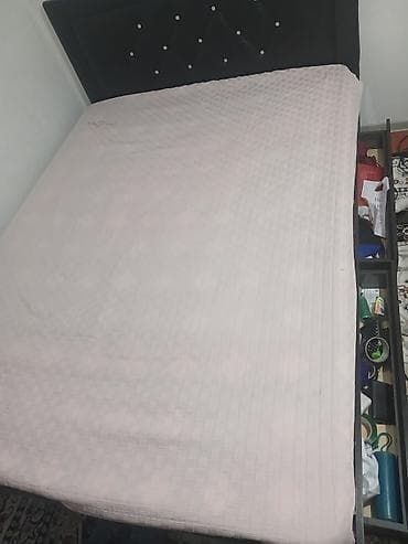 Двуспальная кровать с мягким изголовьем и выдвижными ящиками +