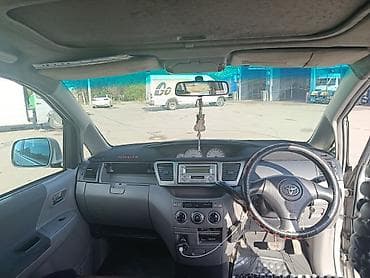 tesla s: Toyota Voxy: 2002 г., Минивэн — 7