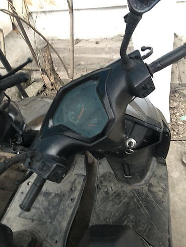 мопед за 10 тысяч: Макси-скутер 150 куб. см, Бензин, Б/у — 6