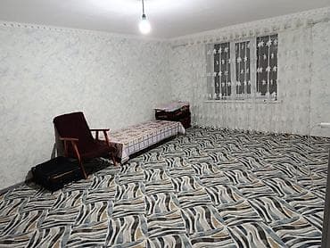 Жер уй сатылат. Кадамжайда семейный магазин дин тушунда