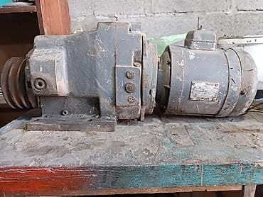 понижающий редуктор: Электродвигатель, Трехфазные, Мощность: Другая мощность — 1