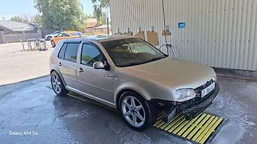 кок талаа: Volkswagen Golf: 2002 г., 1.8 л, Кол менен иштөөчү, Бензин, Хетчбек — 2