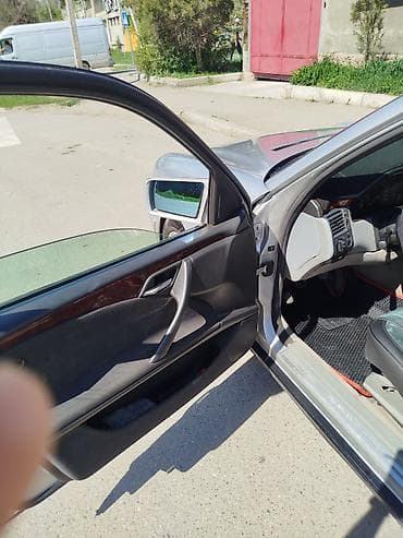 gen kg: Mercedes-Benz E-Class: 1995 г., Седан — 9