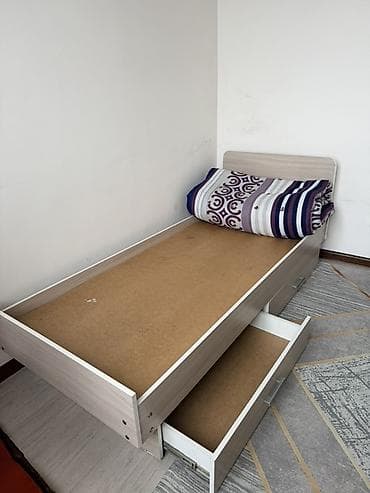 Столы: Односпальная кровать, Б/у, С ящиком для хранения, длина - 200 см — 1