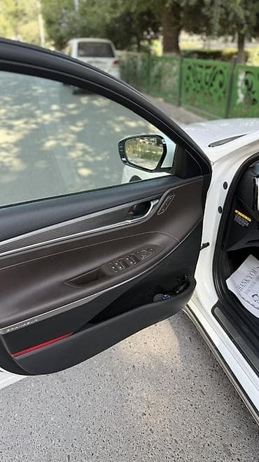 соната нюрайз: Hyundai Grandeur: 2018 г., 2.4 л, Автомат, Бензин, Лифтбек — 10