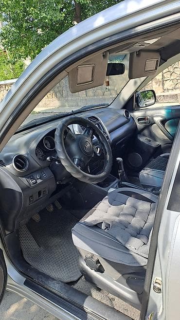Унаа: Toyota RAV4: 2005 г., 1.8 л, Кол менен иштөөчү, Бензин, Кроссовер — 3