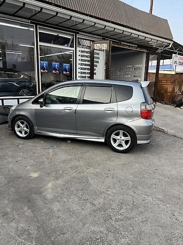 рассмотрим все варианты: Honda Fit: 2003 г., 1.5 л, Автомат, Бензин, Хэтчбэк — 3