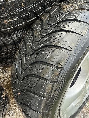 4: Комплект из 4 колес в сборе: легкосплавные диски Toyota + зимние шины — 4