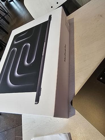 macbook lalafo: Срочно продаю Apple MacBook Pro с чипом М4pro midnight, 24/512 gb. В — 4