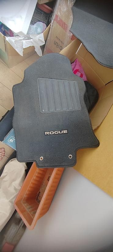 полики срочно: Родные Ворсовые Полики Для салона Nissan, цвет - Черный, Б/у — 2