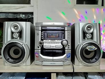 Продаю недорого LG музыкальный центр есть AUX есть и другие муз