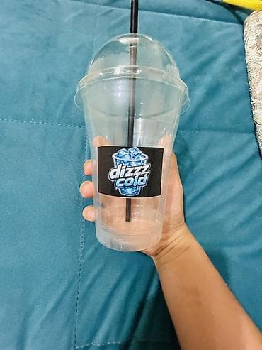 сму: Пластиковый стакан DizzZ Cold с купольной крышкой и трубочкой туда — 1