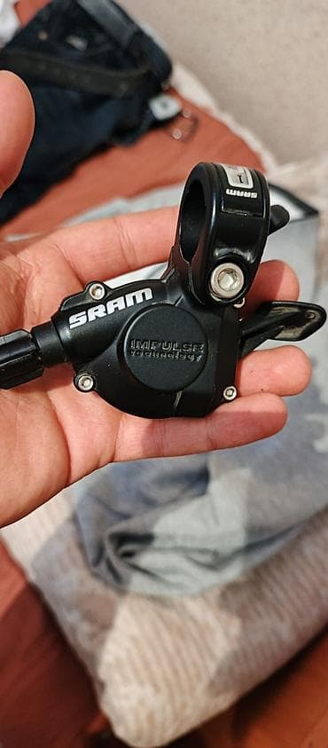 Велозапчасти: Левый триггерный переключатель передач SRAM, б/у в идеальном — 2