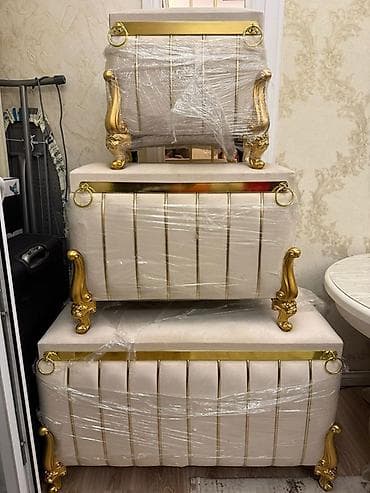 деревянный обеденный стол раздвижной: Срочная цена : 39 тыс сом⏬ 6 стульев с мягкими сиденьями и высокими — 4