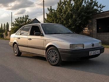 Volkswagen Passat: 1993 г., 1.8 л, Механика, Седан — 3