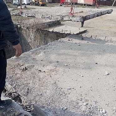 full construction: Демонтаж крыш | Снос перегородки | Снятие подвесных потолков | Демонтаж старого лага | Металлочерепичная кровля Больше 6 лет опыта — 6