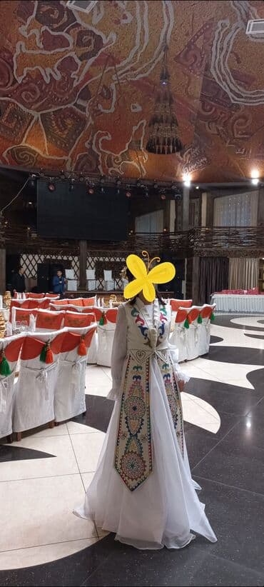 брендовые вещи оригинал: Продаю платья белое 42-44размер и накидка 42-44размер, вышивка — 1