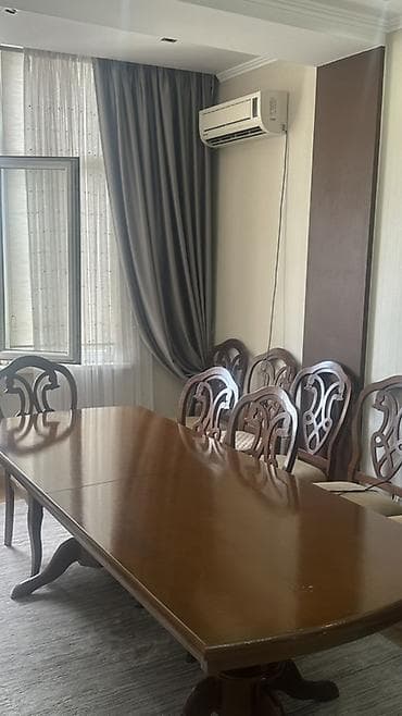 small table: Продается большой, прочный стол вместе со стульями, из натурального — 1