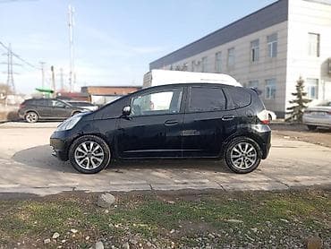 Продажа авто: Honda Fit: 2009 г., 1.3 л, Робот, Бензин, Хэтчбэк — 6