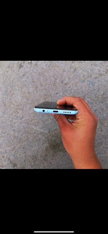 sony rx100: Смартфон с экраном с отверстием под фронтальную камеру в левом верхнем — 2