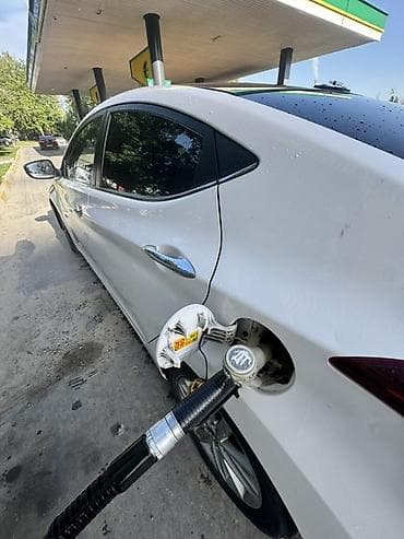 Hyundai Elantra: 2015 г., 1.6 л, Дизель, Седан — 5