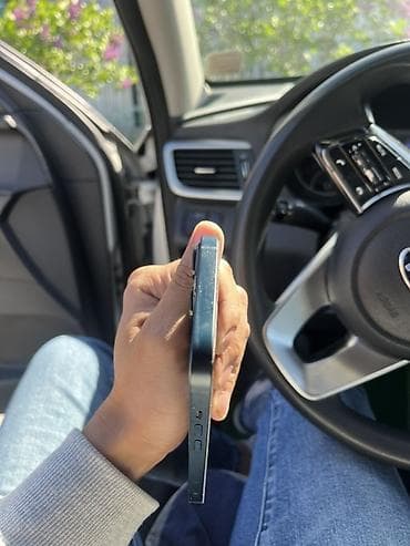 iphone 15: IPhone 13, Midnight — 4