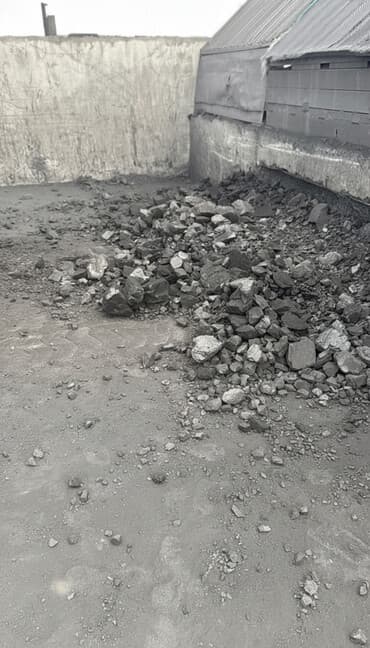 Каменный уголь фракции «орех/кусковой». Описание: - Натуральный