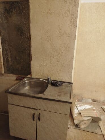 дом с действующим бизнесом: Сдаётся времянка 2-х комнатная,в городе Кант Описание: - Отдельная — 4