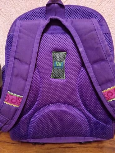 Рюкзак школьный для младших классов(0-1-2). Рюкзак целый,нигде не