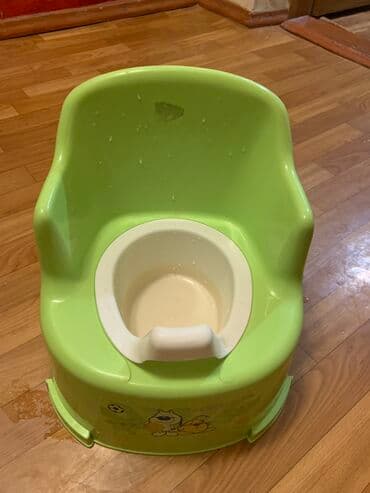 Продаю горшки: два новых по 500 сом каждый и зеленый с крышкой б/у в — 5