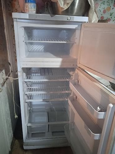 mini refrigerator: Холодильник Indesit, Двухкамерный — 2
