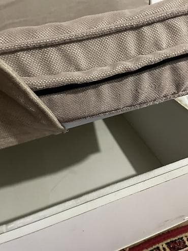 small table: Угловой диван, C подушками — 6