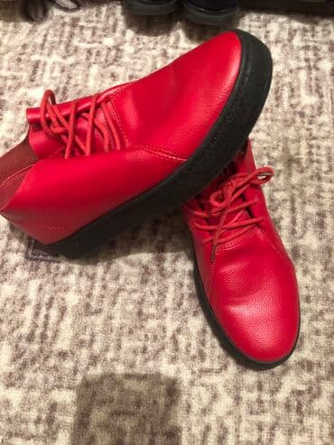 Ботинки в отличном состоянии. Размер 37