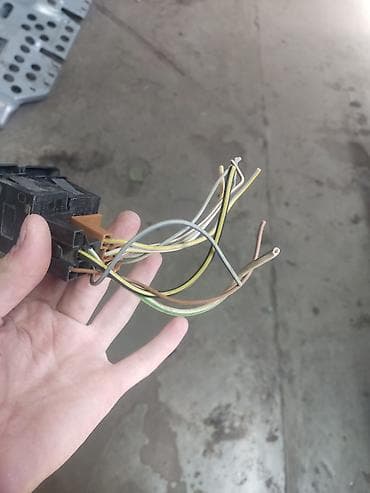 джета: Кнопки. ПОДОГРЕВА ЗАДНЕГО СТЕКЛА И ВКЛЮЧЕНИЯ ПРОТИВО ТУМАНОК. на — 2