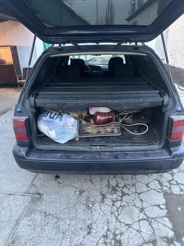 очень срочно продам авто: Продаю пассат б4 универсал темно‑синего цвета.год 1995 об 1.8 — 4