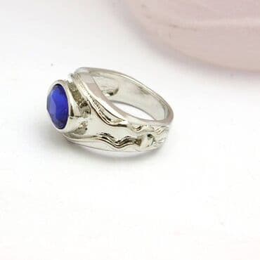 самые красивые свадебные платья в мире: Элегантное серебристое кольцо с выразительным дизайном и крупным — 2