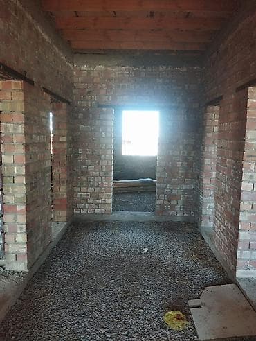 куплю модульный дом: Одноэтажный кирпичный дом в стадии строительства. Уй сатылат размери — 5