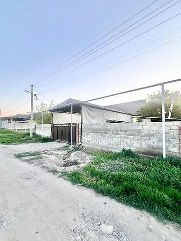 Кыймылсыз мүлк: 🏡 Продаётся дом в Ново-Покровке (Район ВОЛНА) 📍 Участок: 6 соток 🏠 — 1