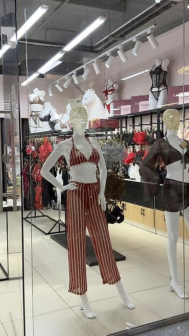 Женская одежда: Продаются манекены по 3500 сом . Покупали за 11000. Портновской — 2