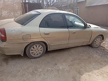 бишкек мотоцикл: Седан компакт-класса, 4 двери, золотистый/бежевый цвет кузова — 3