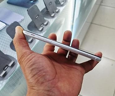 iphone se1: IPhone SE, Б/у, 128 ГБ, Белый, Наушники, Зарядное устройство, Защитное стекло, 74 % — 2