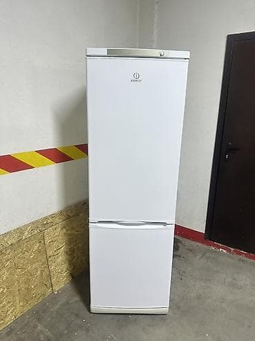 Холодильник Indesit, Б/у, Двухкамерный, De frost (капельный), 60 * 185 * 60