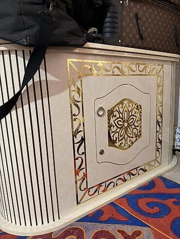 коврик золото: Тумба для вещей и одежды, Новый, Без зеркала, цвет - Бежевый — 1
