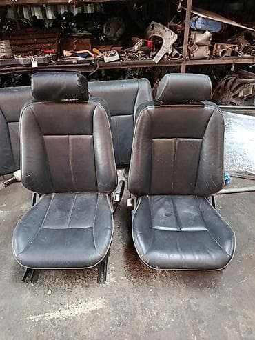 Комплект сидений для автомобиля W210 кожаный, черный цвет. Состав: - — 3